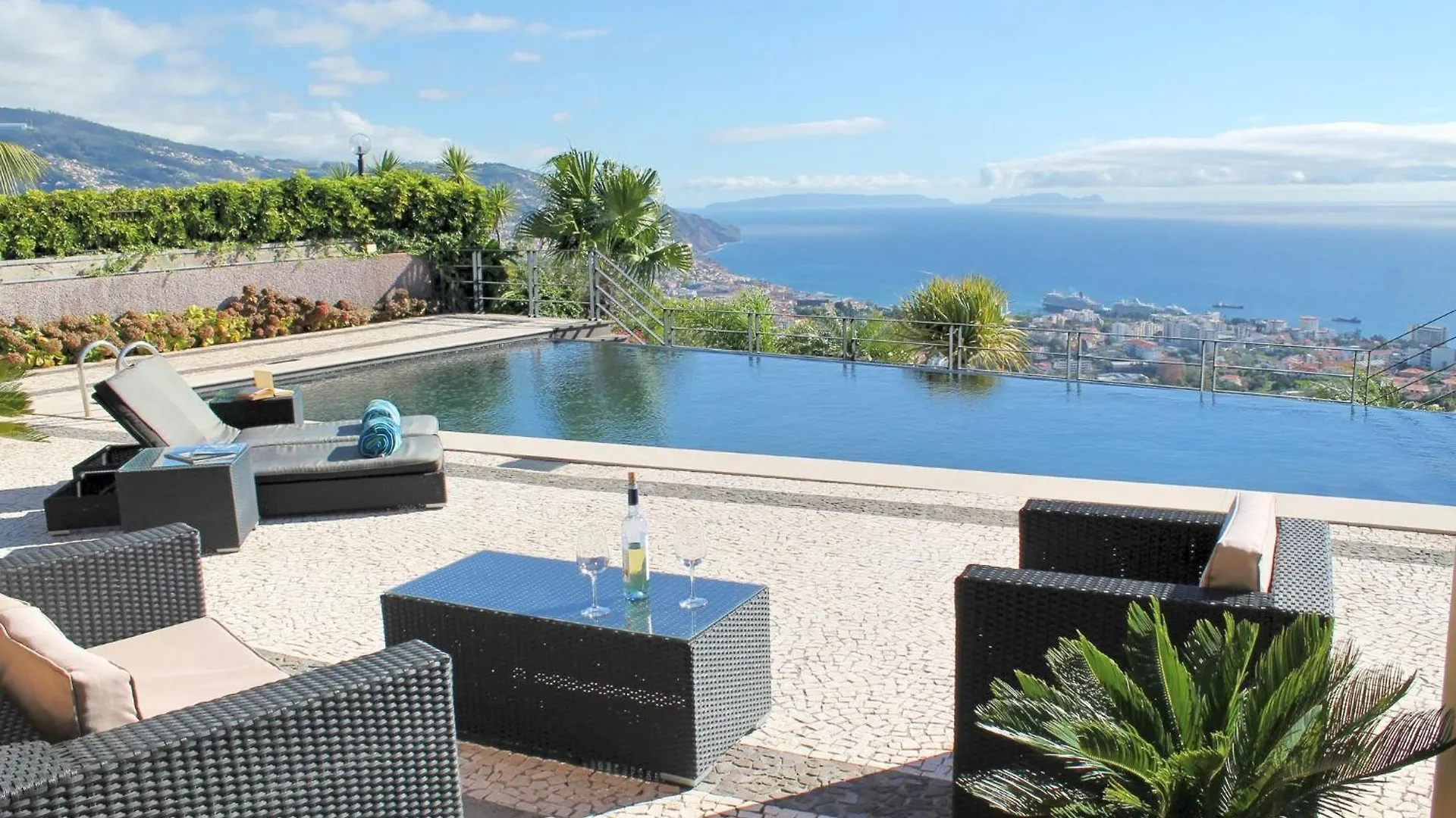 Exquisite Madeira Villa Villa Funchal Luz 5 Bedroom Heated Pool Sea Views Games Room Fu 0*, Funchal (Madeira) Portogallo