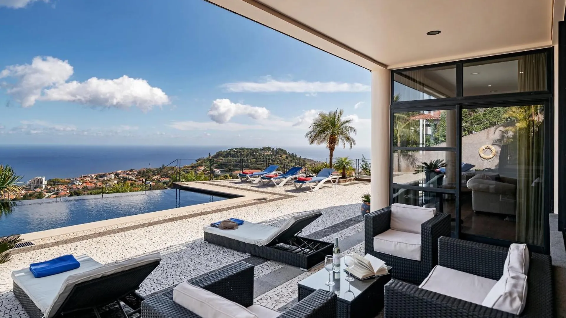Exquisite Madeira Villa Villa Funchal Luz 5 Bedroom Heated Pool Sea Views Games Room Fu