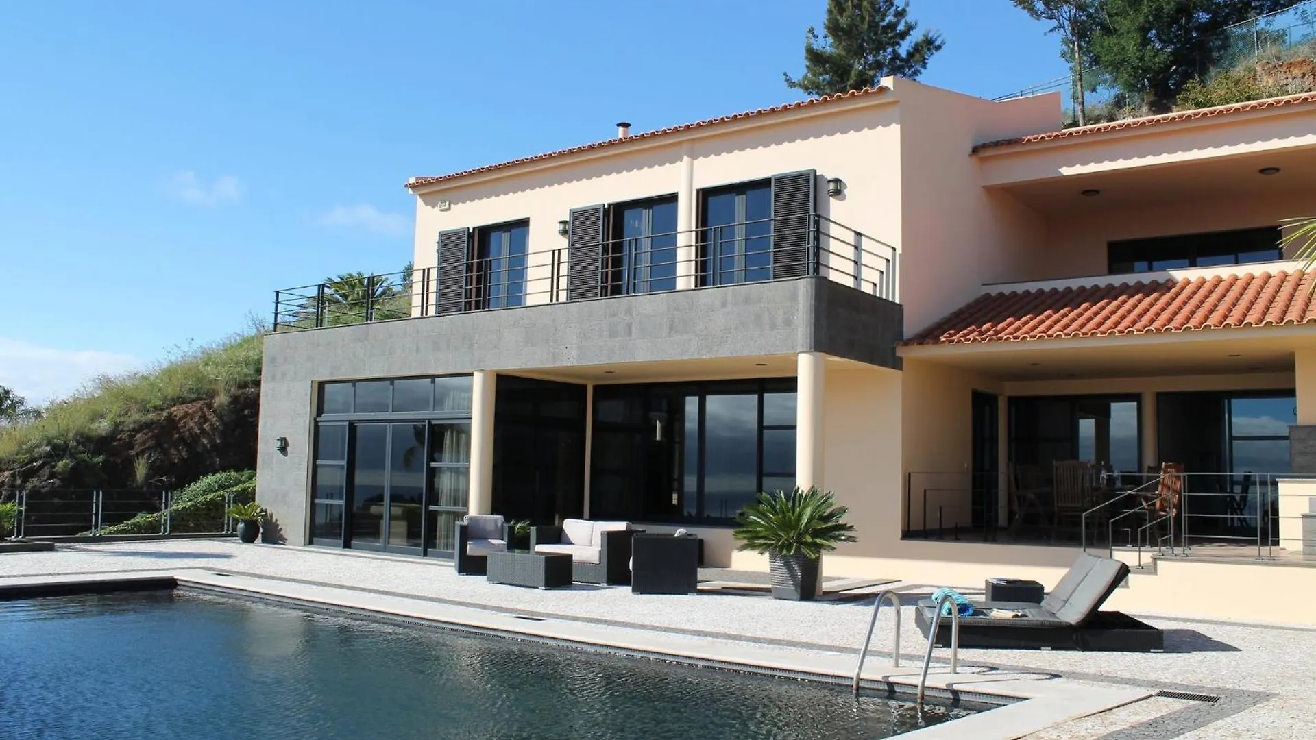 Exquisite Madeira Villa Villa Funchal Luz 5 Bedroom Heated Pool Sea Views Games Room Fu 0*, Funchal (Madeira)