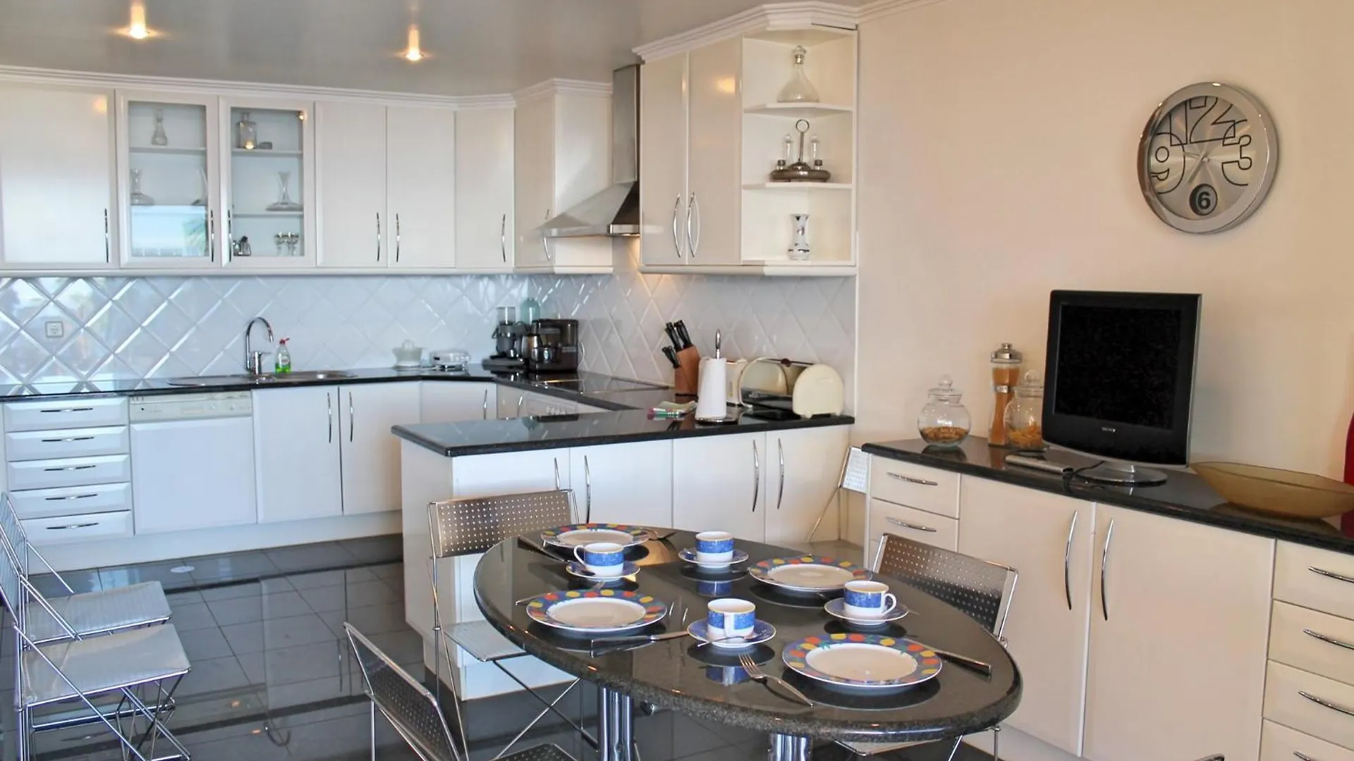 Exquisite Madeira Villa Villa Funchal Luz 5 Bedroom Heated Pool Sea Views Games Room Fu
